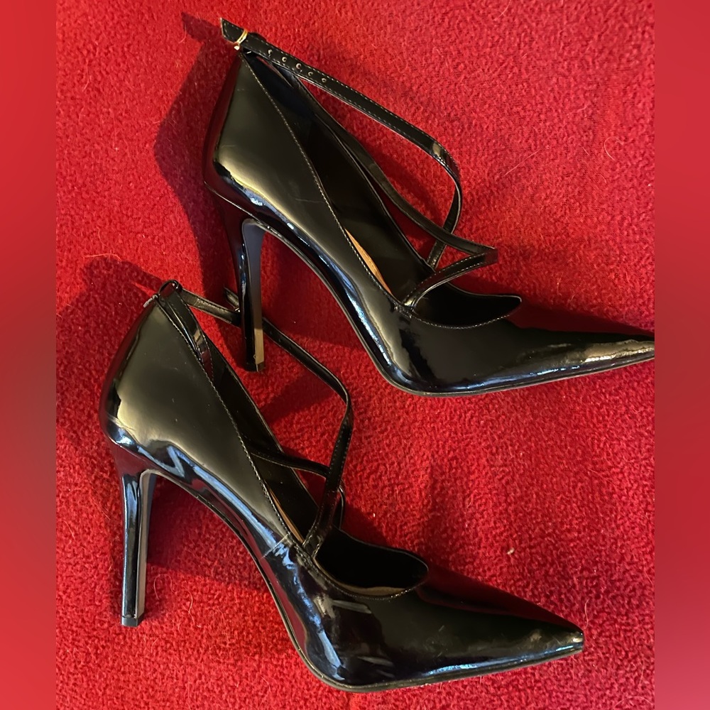 Jessica Simpson black patton leather heels